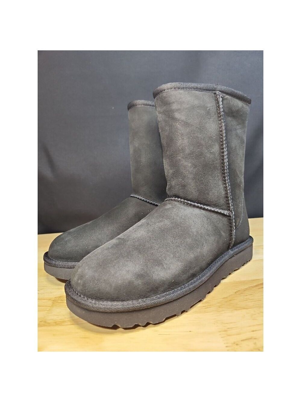 UGG boot size 6 Classic short ii